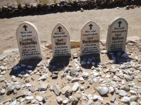 German military graves with inscribed headstones © Photo: J. Kinahan