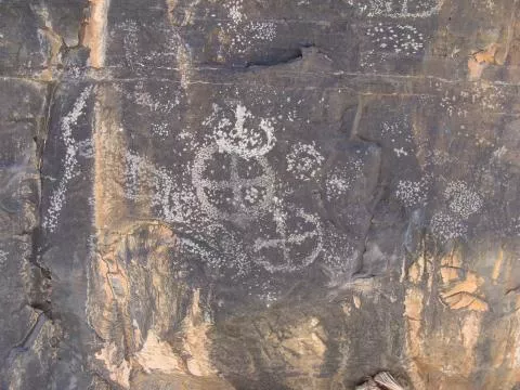 Engraved geometrics © Photo: J. Kinahan