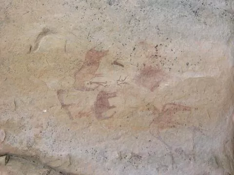 Painted monochrome human and elephant composition © Photo: J. Kinahan