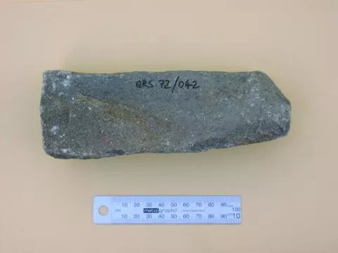 Tabular grinding pestle © Photo: J. Kinahan